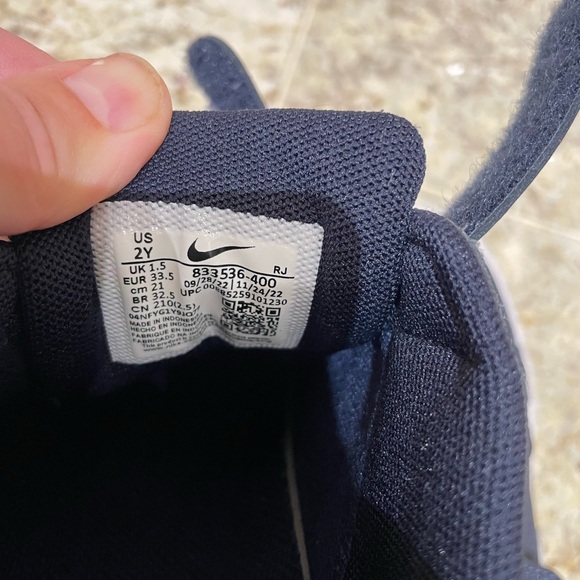 Nike boys running shoes - court royale navy blue sneakers - size 2Y - Picture 6 of 8